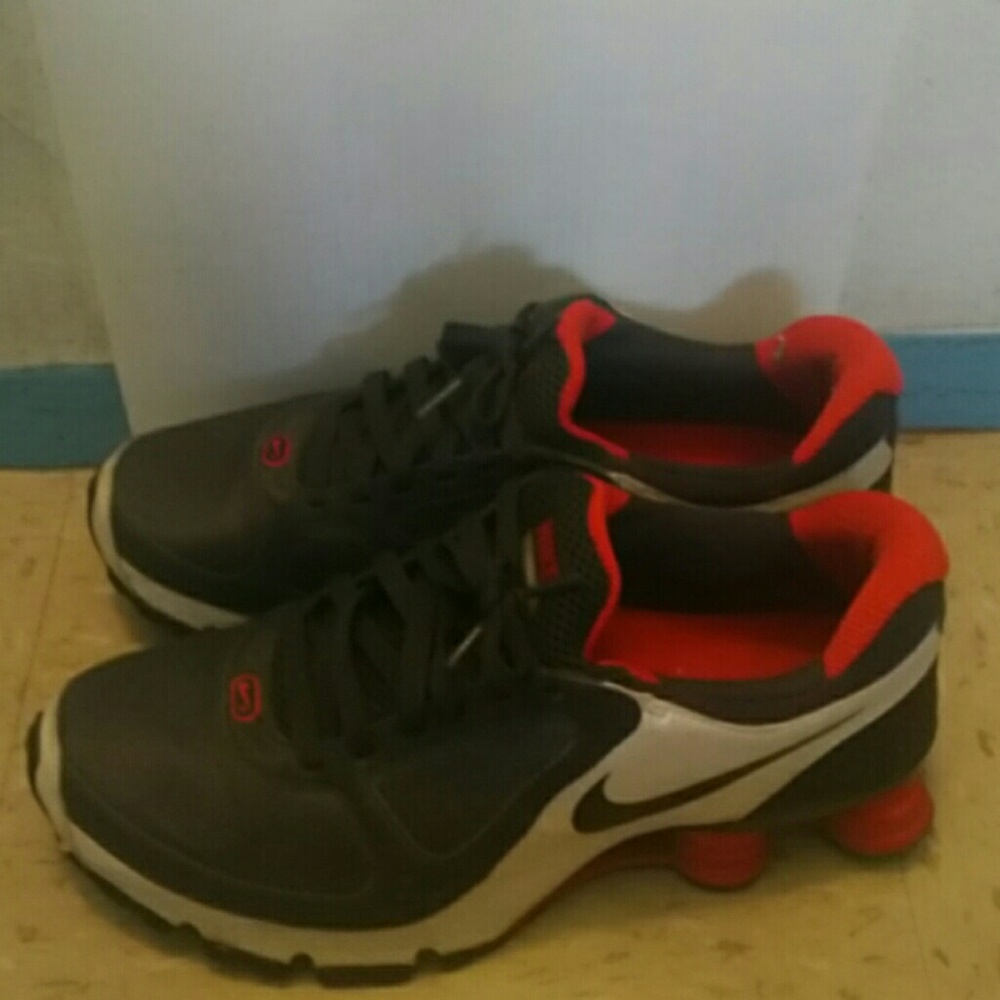 Size 9.5 grey Nike Turbo 10